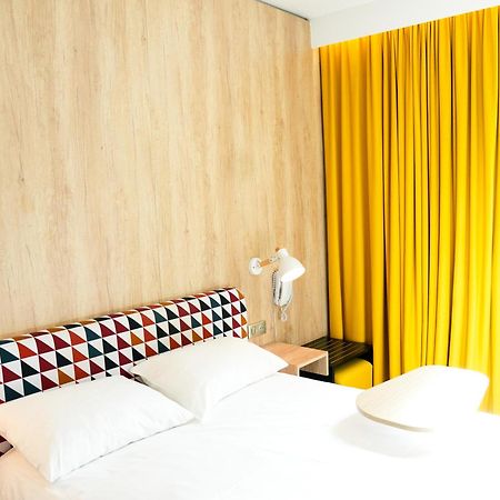 Ibis Styles Caen Centre Historique Hotel Bagian luar foto
