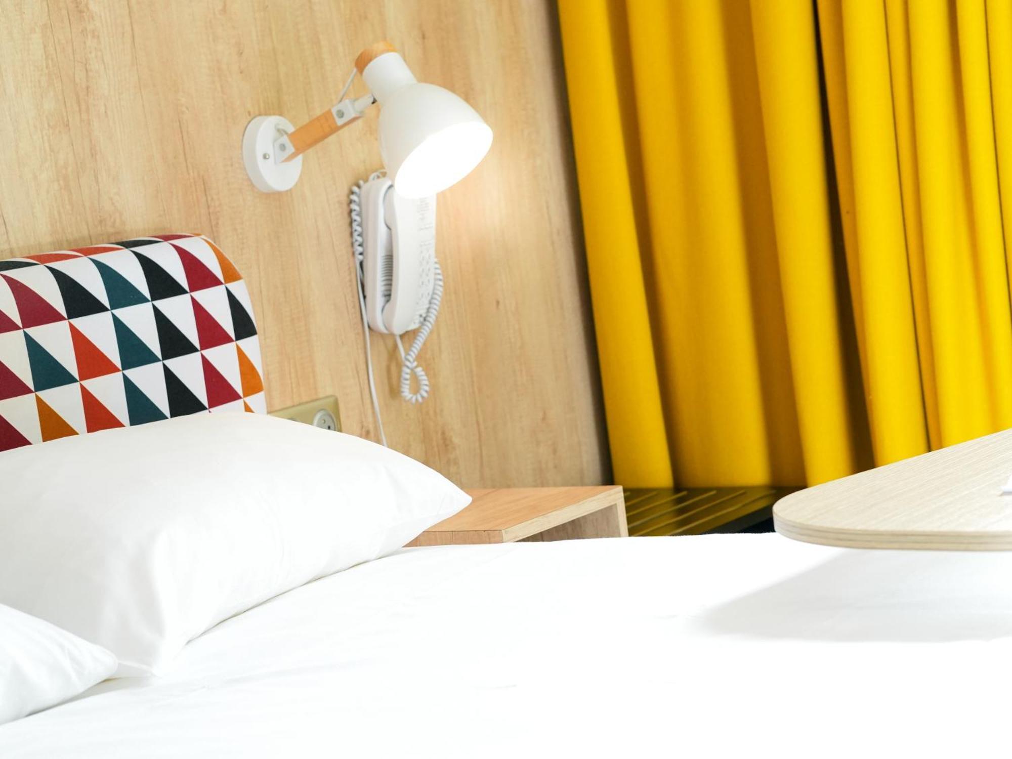 Ibis Styles Caen Centre Historique Hotel Bagian luar foto