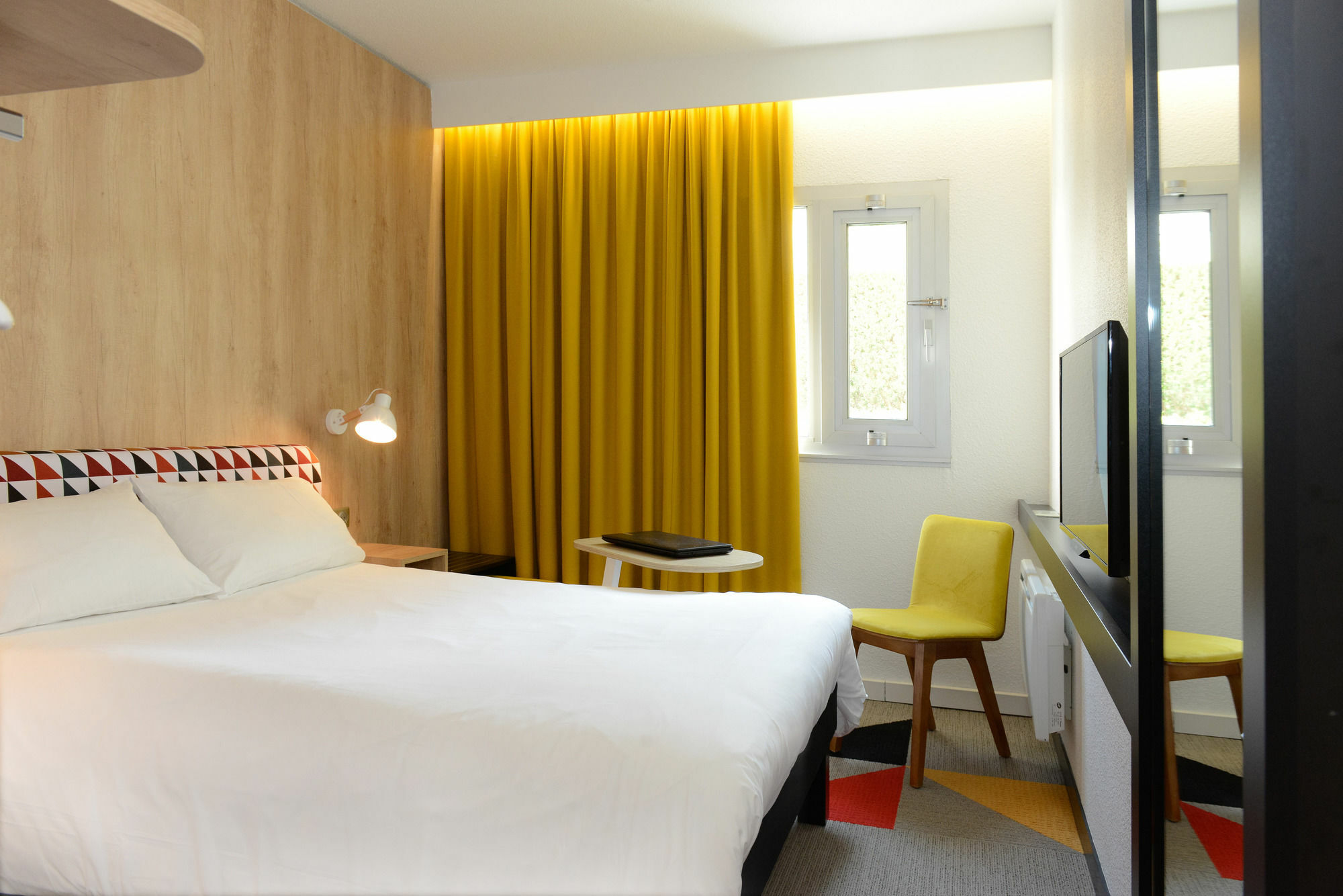 Ibis Styles Caen Centre Historique Hotel Bagian luar foto
